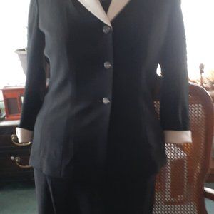 Le Suit size 16P  black and creme trim fully lined suit